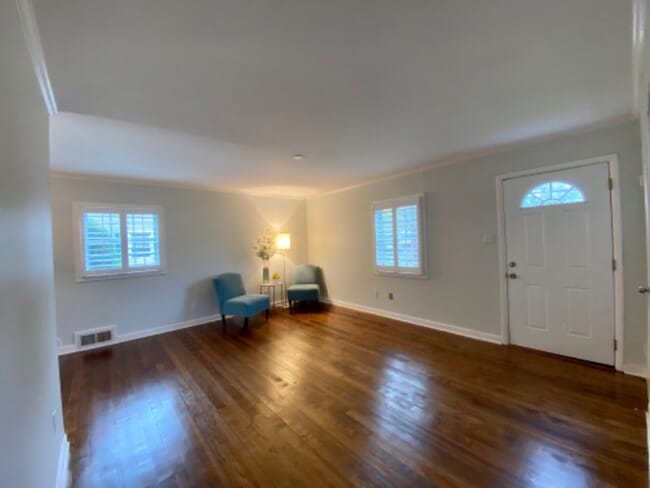 Building Photo - 3107 Elmwood Dr