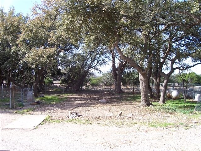 Building Photo - 117 Oaks Rd