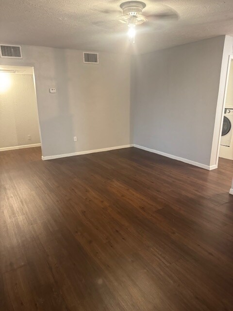 Foto del edificio - 5220 Weber Rd