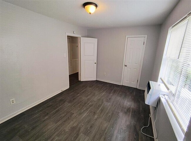 Foto del edificio - 293 N Manassas St