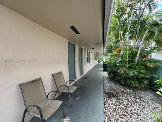 Building Photo - 6040 SW 26th St