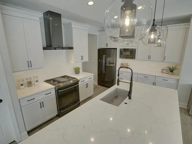 Building Photo - 375 NE 78th Ct