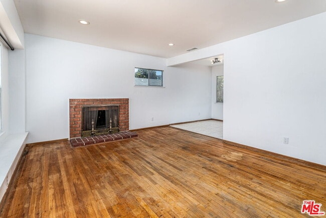 Foto del edificio - 6352 Clyde Ave