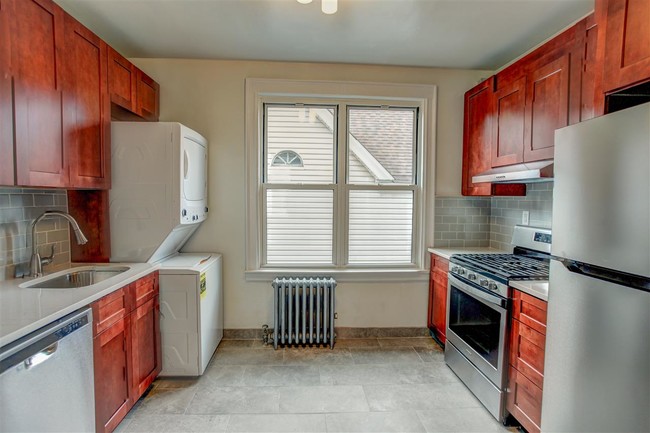Building Photo - 166 Woodridge St