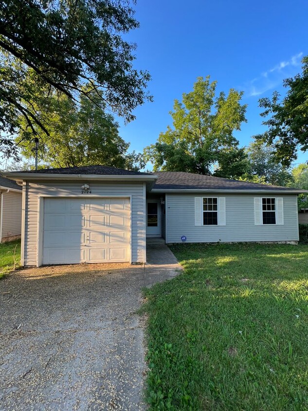 Primary Photo - Beautiful 3 bedroom 2 full bath 1 car garage
