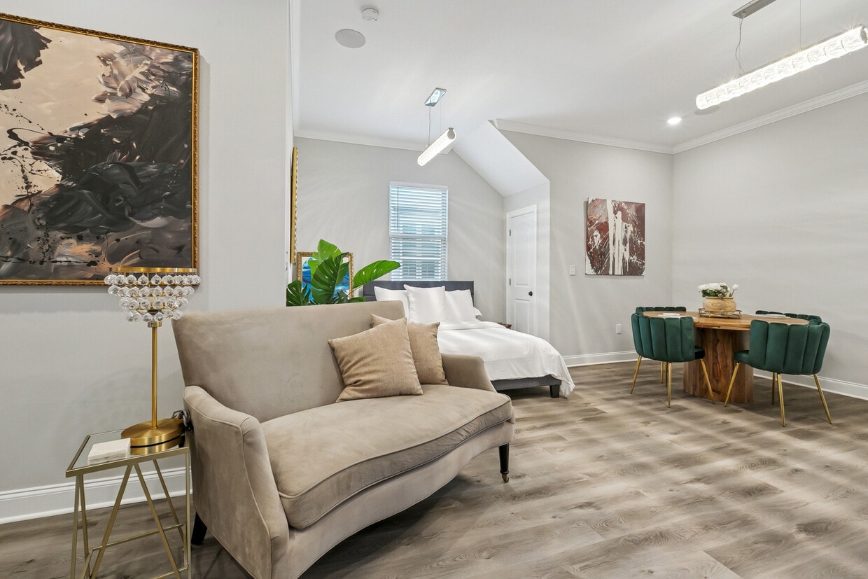 Foto principal - 2323 Leonidas St