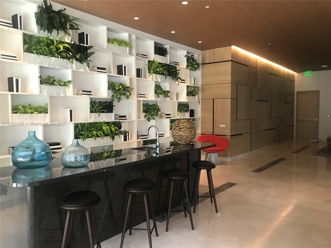 Foto del edificio - 45 SW 9th St