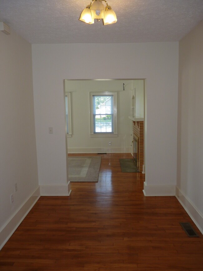 Building Photo - 856 E 11th Ave