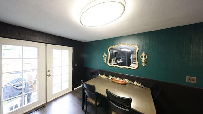 Foto del edificio - 5 Bed 2 Bath - Ideal for Group - Landscaping Included - Pet per Approval - NAS Whidbey
