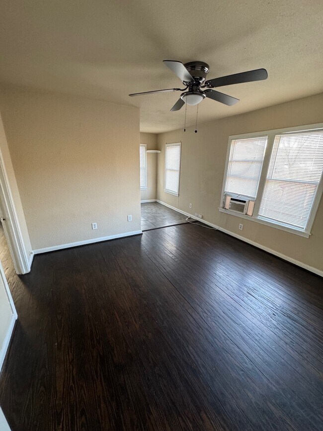 Foto del edificio - 1164 W 24th St