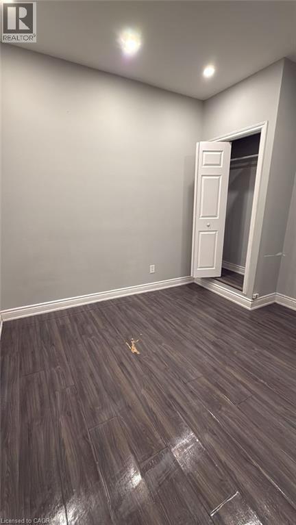 Photo du bâtiment - 70 Victoria Ave S