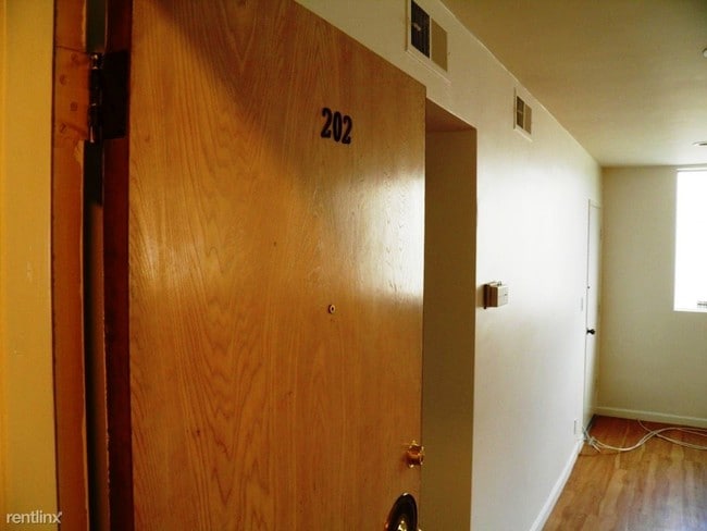 Building Photo - 1816 Fairburn Ave