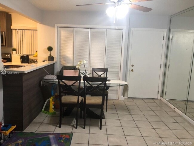 Building Photo - 9120 Fontainebleau Blvd