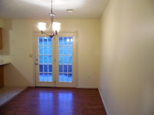 Foto del edificio - 2049 Edgewood Dr