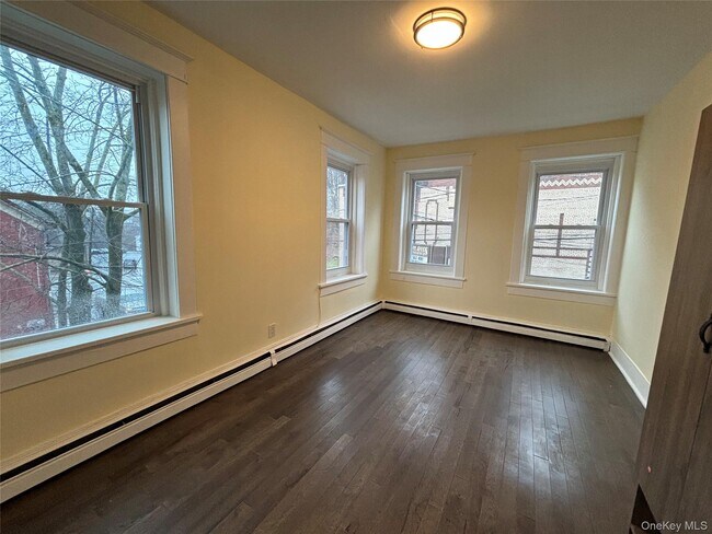 Foto del edificio - 2674 W Main St
