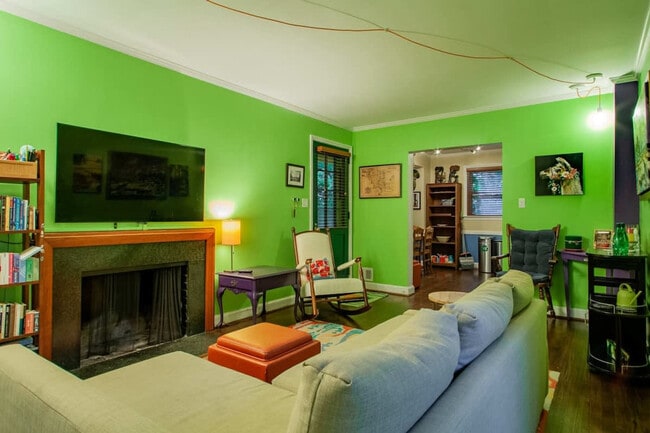 Building Photo - 3708 Albemarle St NW