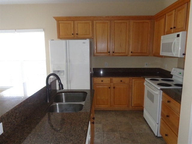 Building Photo - 7495 Sedgebrook Dr E