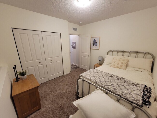 Foto del edificio - Furnished- Short term lease - Townhome in ...