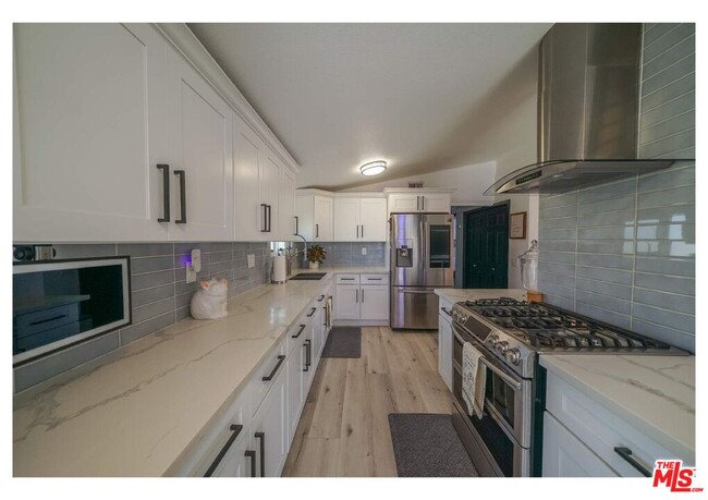 Building Photo - 848 W Irving Pl