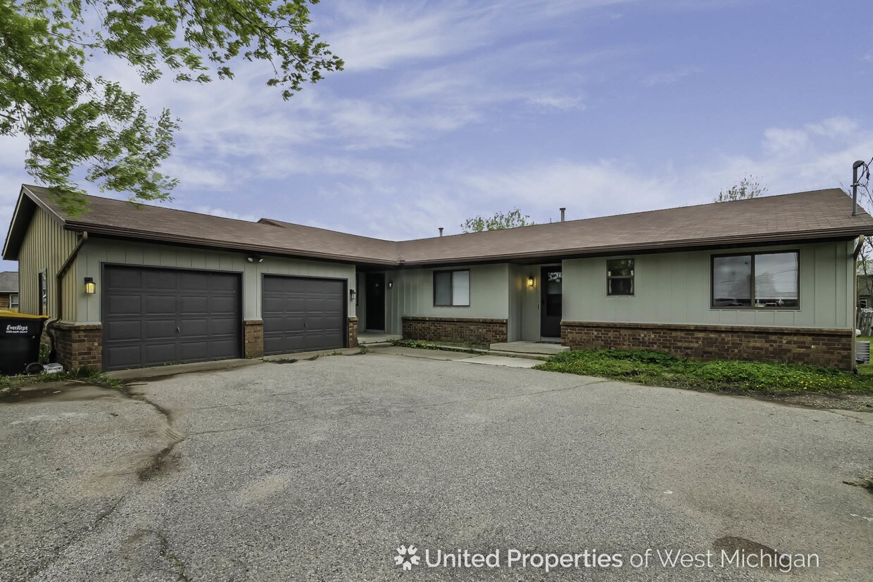 Primary Photo - Spacious Duplex | Kentwood Public Schools