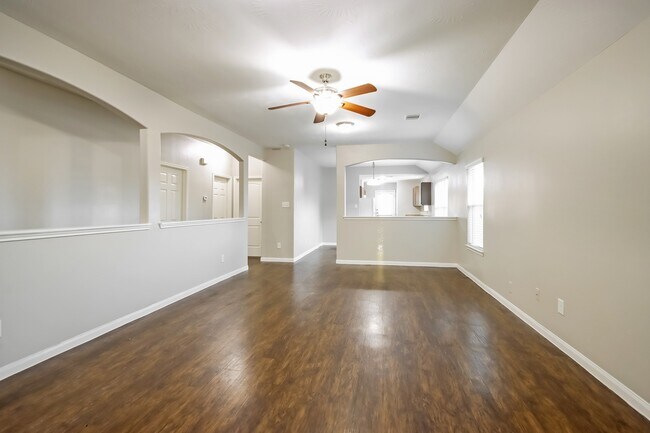 Foto del edificio - 14918 Huntington Willow Ln