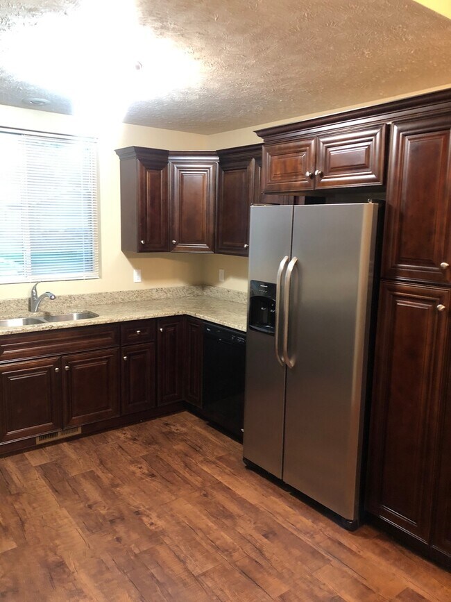 Building Photo - Newer Construction Home
