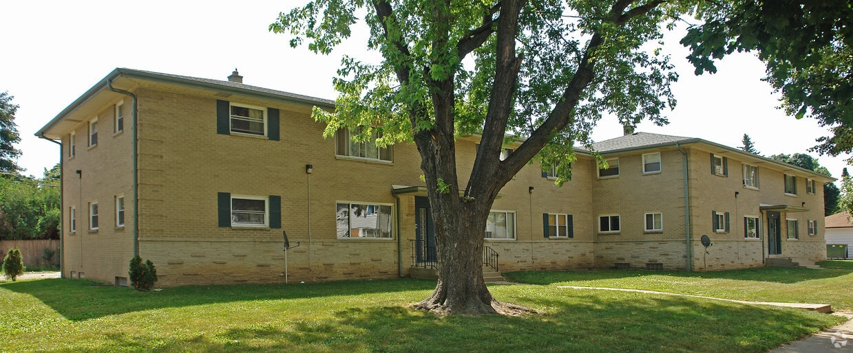 Primary Photo - 5420-5428 N 83rd St