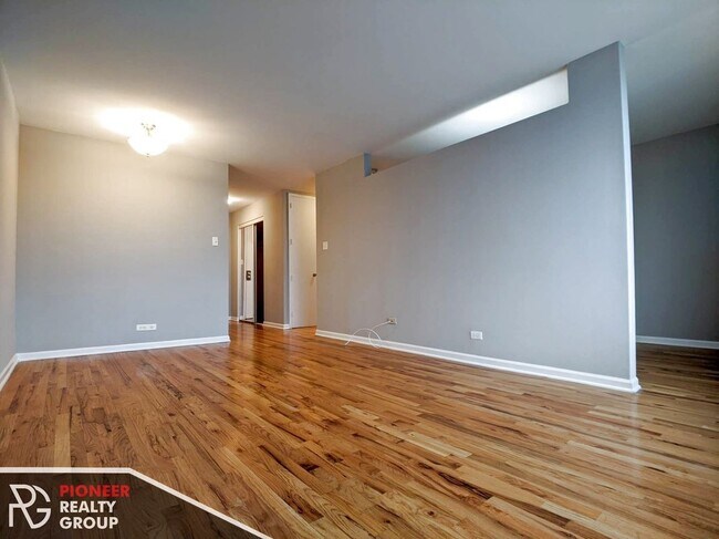 Foto del edificio - 4600 N Clarendon Ave
