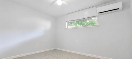 Building Photo - 7818 Oak Knoll Ln