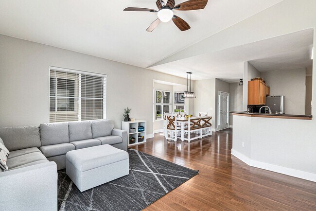 Building Photo - Big Ranch Style home with Basement, Turf Y...