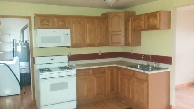 Building Photo - 609 Rain St