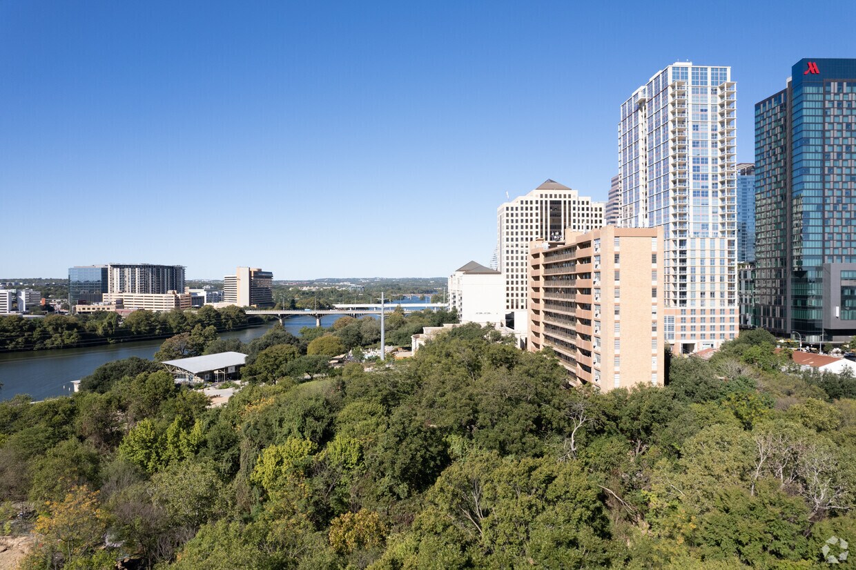 The Travis Condominiums Apartments in Austin, TX