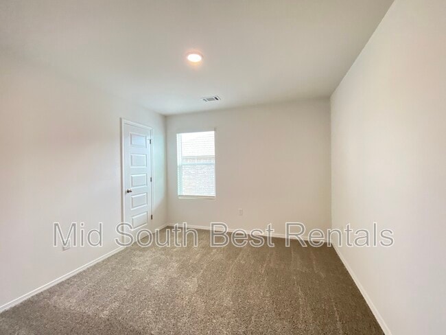 Foto del edificio - 76 Kelton Ln