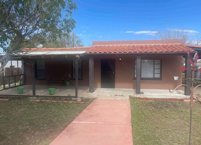 Foto del edificio - 7817 West Dr