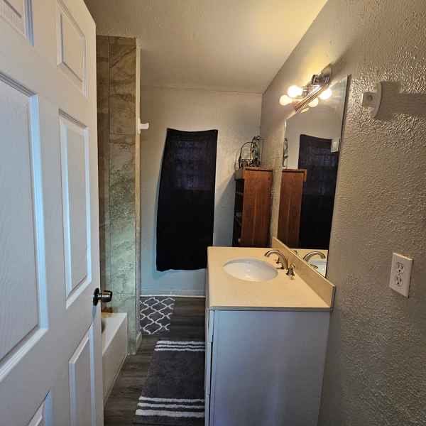 Building Photo - 4 Sandy Ln