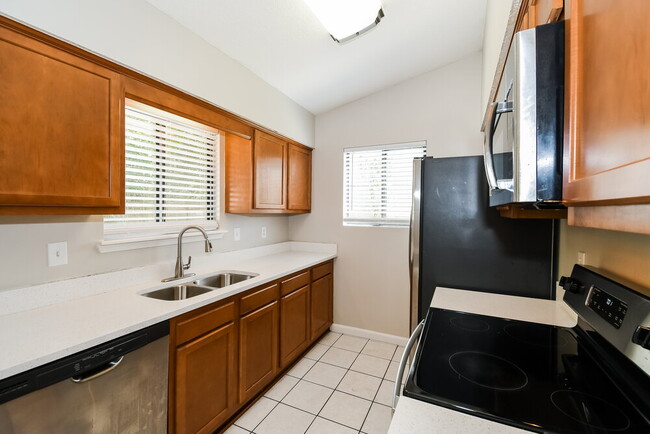 Foto del edificio - 8257 Knotts Landing Dr N