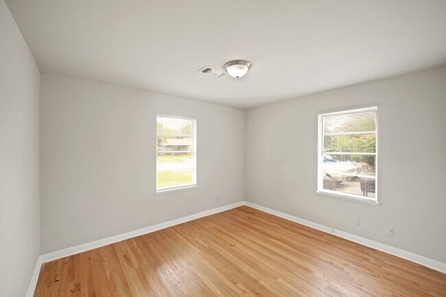 Foto del edificio - 5830 Glenhurst Dr