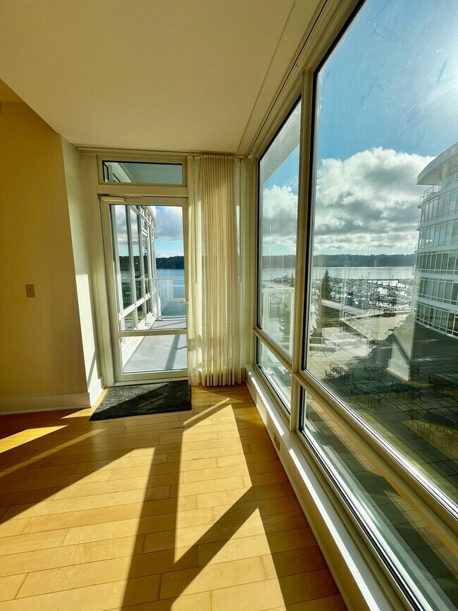 Foto del edificio - Downtown Waterfront Condo at The Harborside