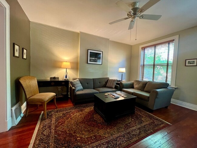 Foto del edificio - 4248 Botanical Ave
