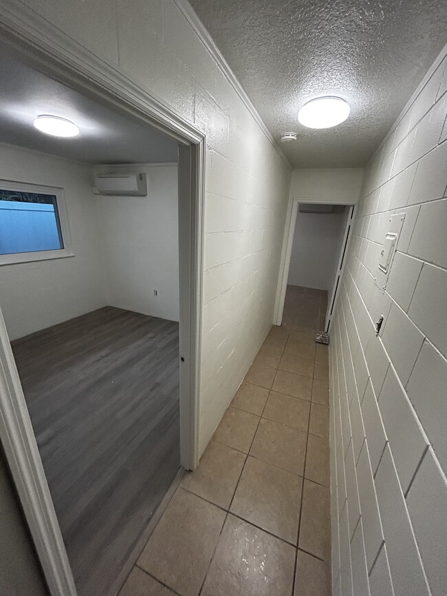 Building Photo - 815 Bentley St