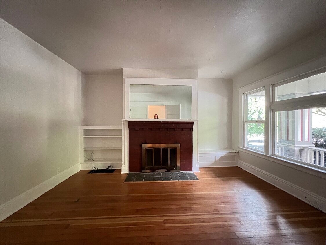 Primary Photo - 2122 SE Belmont