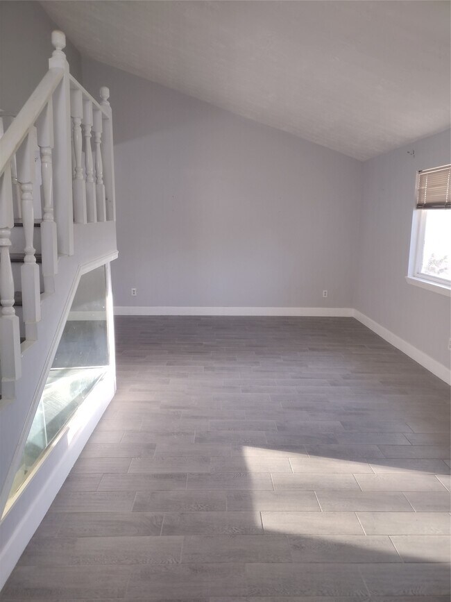 Foto del edificio - 7514 Wovenwood Ln