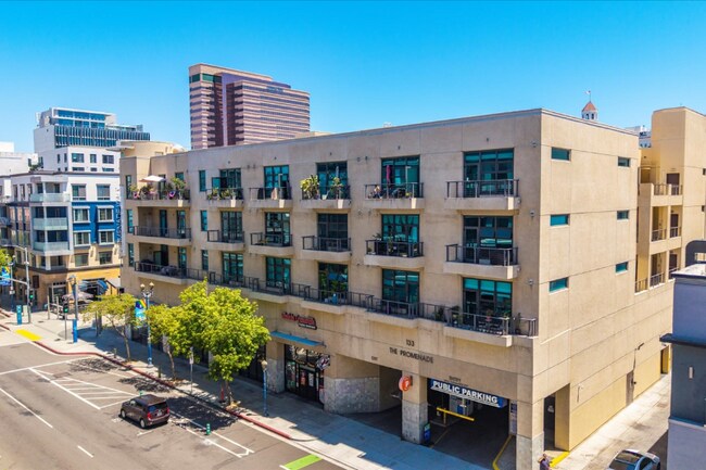 Foto del edificio - 133 The Promenade N