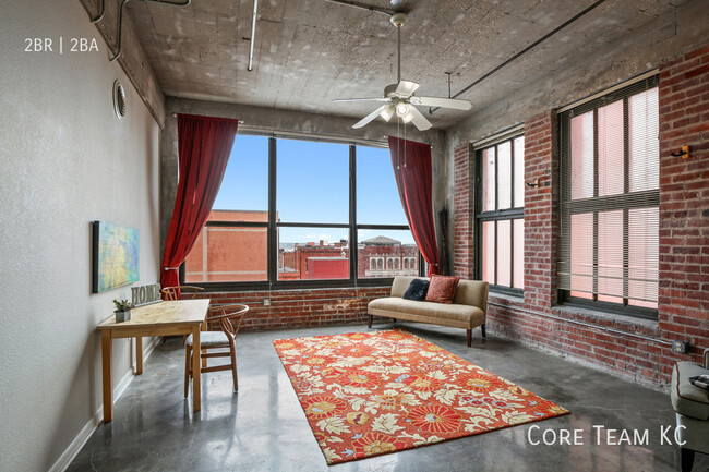 Building Photo - 308 W 8th St