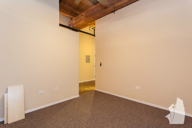 Foto del edificio - 1500 W Monroe St