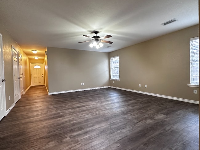 Foto del edificio - 5109 Graceland Dr