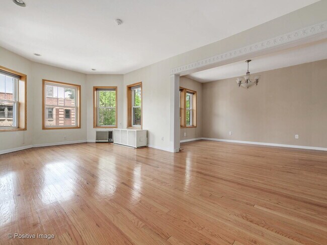 Foto del edificio - 531 W Addison St