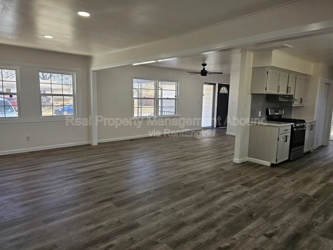 Foto del edificio - 1030 N Hickory Ave