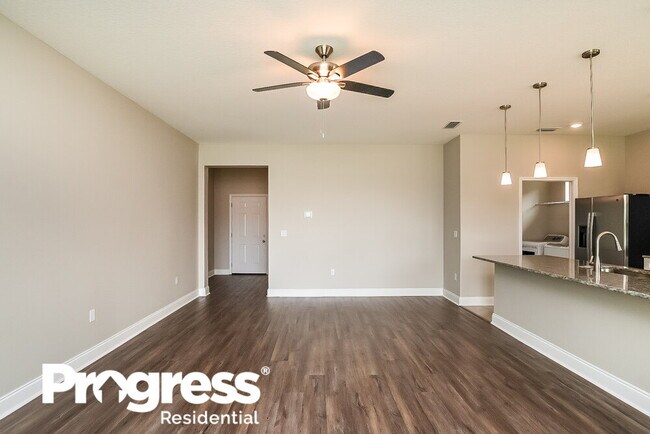 Building Photo - 10 Eleven Oaks Cir