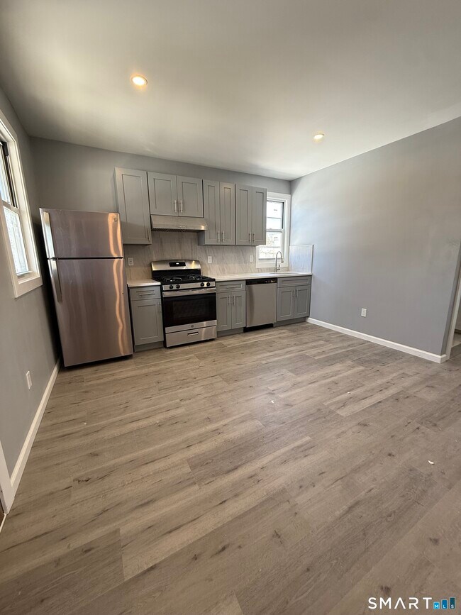 Building Photo - 1637 South Ave